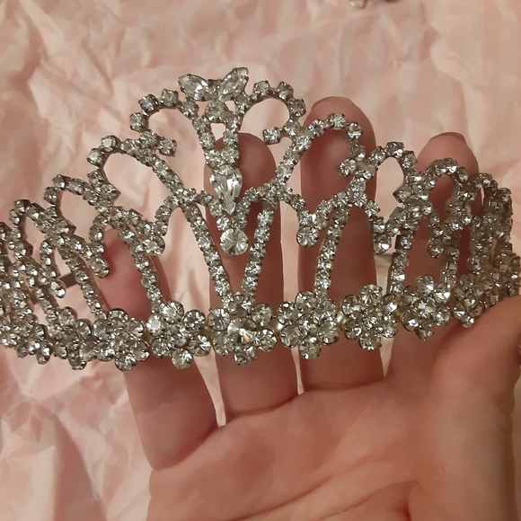 Rhinestone Crown - Picture 2 of 7